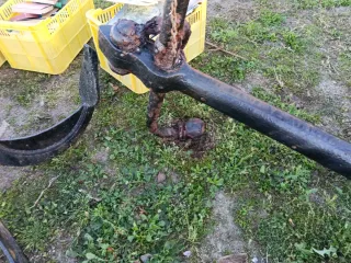 Ancla de metal antigua