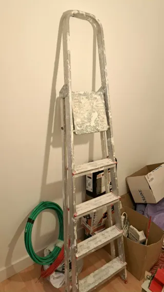 Escalera aluminio 5 peldaños