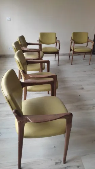 Mesa y 6 Sillas Comedor Madera y Tela