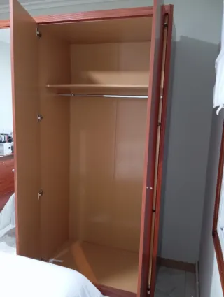 Dormitorio completo madera y espejo