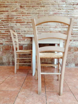 Sillas de madera con asiento de yute