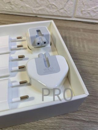 Kit adattatori di viaggio Apple per tutto il mondo