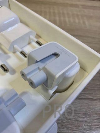 Kit adattatori di viaggio Apple per tutto il mondo