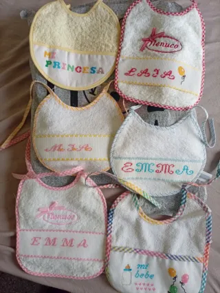 Baberos bordados bebé