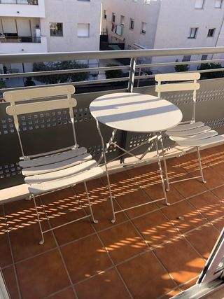 Mesa y 2 Sillas Metal Exterior Blancas