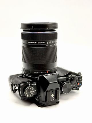 Olympus OM-D E-M10 + M.Zuiko 40-150mm