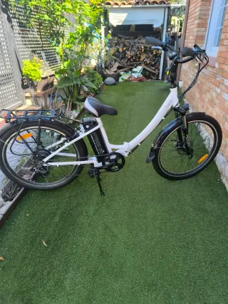 Bicicleta eléctrica plegable como nueva