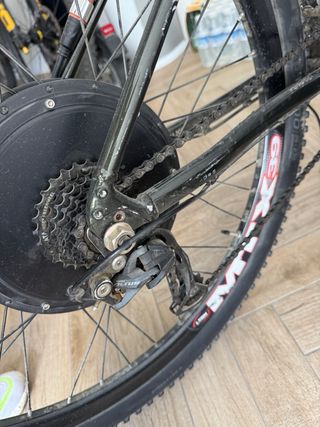 Bicicleta Eléctrica Giant Negra