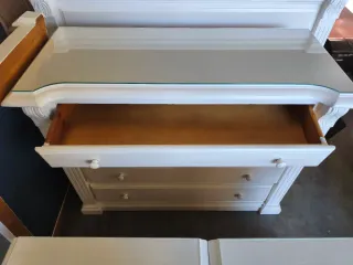 Dormitorio: Cómoda, Mesitas, Espejo, Cabecero