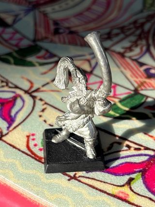 Alto Elfi Leone Bianco Musicista Metallico WH Fantasy