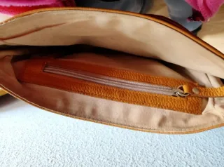 Bolso piel Satchel mostaza.