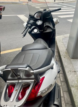 Kymco Grand Dink 125cc Maxi Scooter Blanca