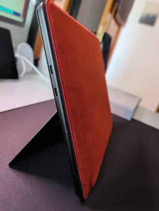 Microsoft Surface Pro 9 i7 con Teclado Rojo