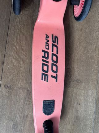 Patinete Scoot & Ride Rosa Salmón en buen estado