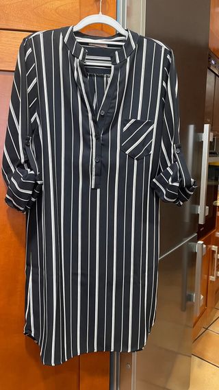 Camisola negra con rayas blancas