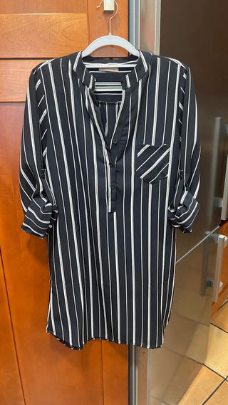 Camisola negra con rayas blancas