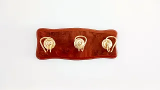 Colgador de pared clásico madera y dorado