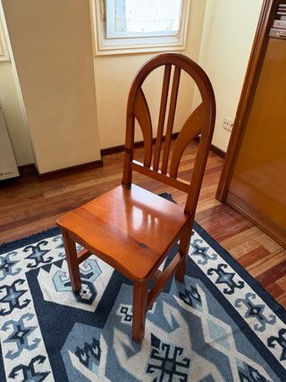 Silla de madera robusta