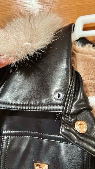 Chaqueta negra con pelo