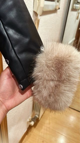 Chaqueta negra con pelo