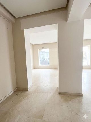 Local comercial en alquiler en Los Remedios en Sevilla