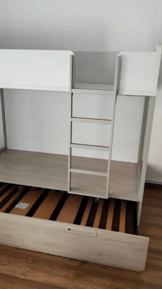 Letto a castello in legno e metallo