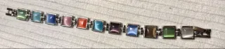 Conjunto de bisutería con piedras de colores
