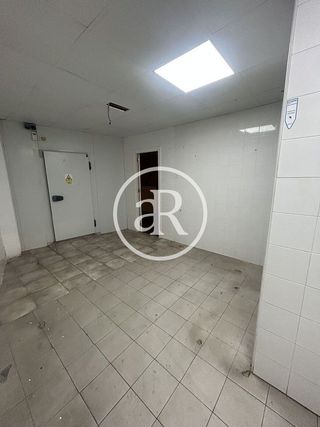 Local comercial en alquiler en La Nova Esquerra de l'Eixample en Barcelona