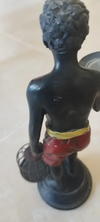 Figura decorativa hombre con jaula