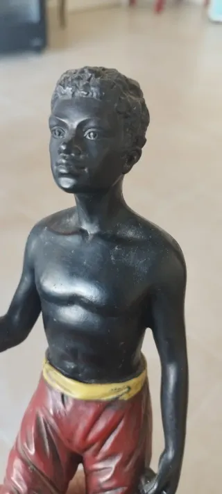 Figura decorativa hombre con jaula