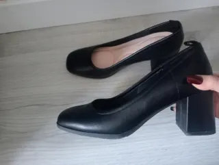 Zapatos negros de tacón