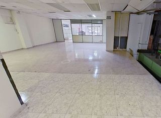 Local comercial en venta en El Guinardó en Barcelona