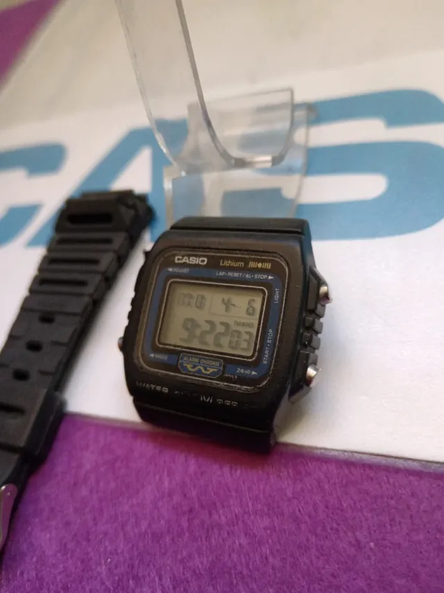 Reloj Casio DW-210 con pulsera