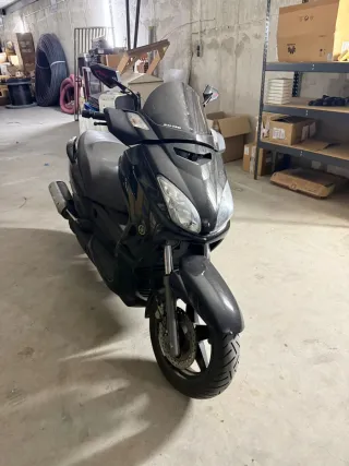 Yamaha Xmax Negra