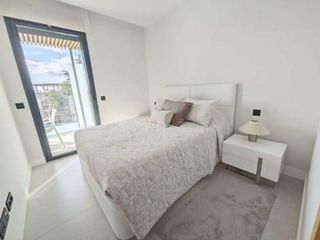 Piso en alquiler en Apóstol Santiago en Madrid