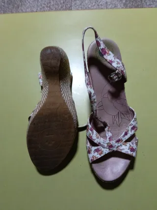 Sandalias cuña Panamá Jack florales