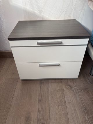 Cómoda y mesitas de noche madera