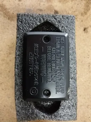 Tapa depósito líquido frenos Yamaha MT-07