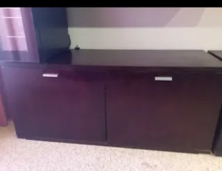 Sofá chaise longue beige, muebles y mesa con silla