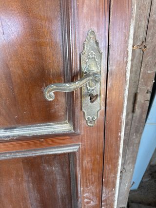 Puerta antigua madera con cristal