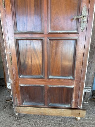 Puerta antigua madera con cristal