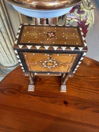 Antiguo joyero bargueño taracea artesana