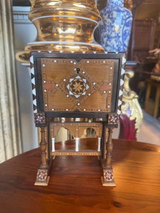 Antiguo joyero bargueño taracea artesana