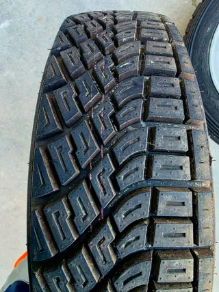 4 Neumáticos Kumho 175/70 R15 R800 K71