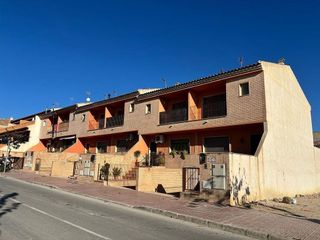 Casa adosada en venta en Ceutí