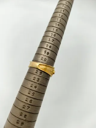 Anillo Oro 18kt tallas y piedras