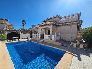 Chalet en venta en Campos de Golf - Villa Martin - Los Dolses en Orihuela