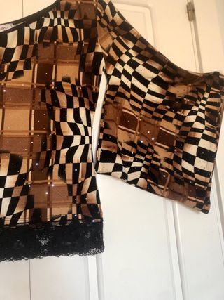 Top Creola psicodélico un hombro