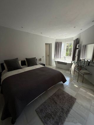 Chalet en alquiler en Los Naranjos - Las Brisas en Marbella