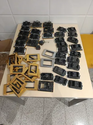 Interruptores y enchufes BTICINO dorados